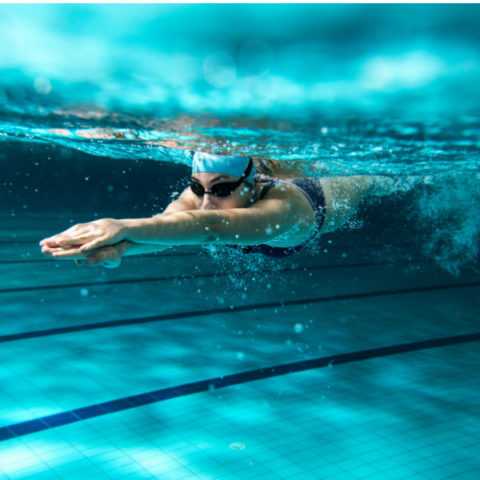 Плавание укрепляет иммунитет и работу мышц