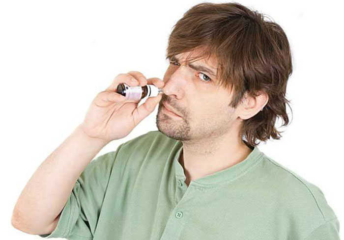 Постоянное применение капель для носа и увеличение дозировки - признак зависимости