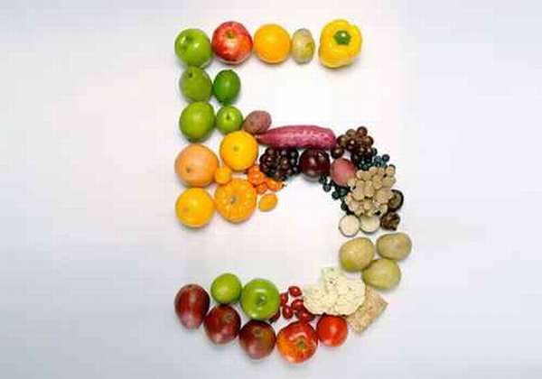 Овощи и фрукты в форме цифры 5
