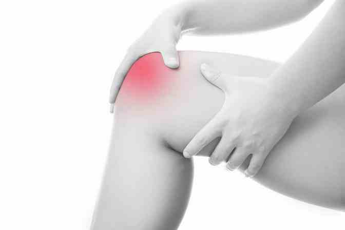 Недостаток некоторых веществ в организме может спровоцировать хруст в колене